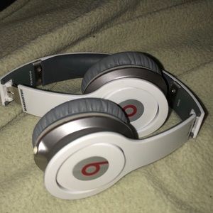 Dre beats solo wired
